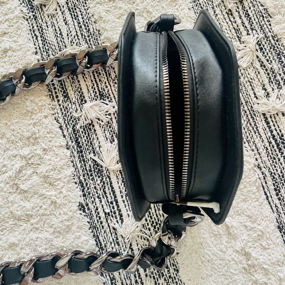 Round Statement Shop Purse - Picture 5 of 8